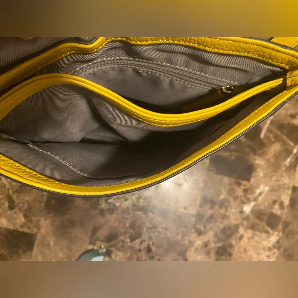 Sold🛑💛Vince Camuto~Leather Crossbody Front/Flap Color-Dandelion - Picture 7 of 12
